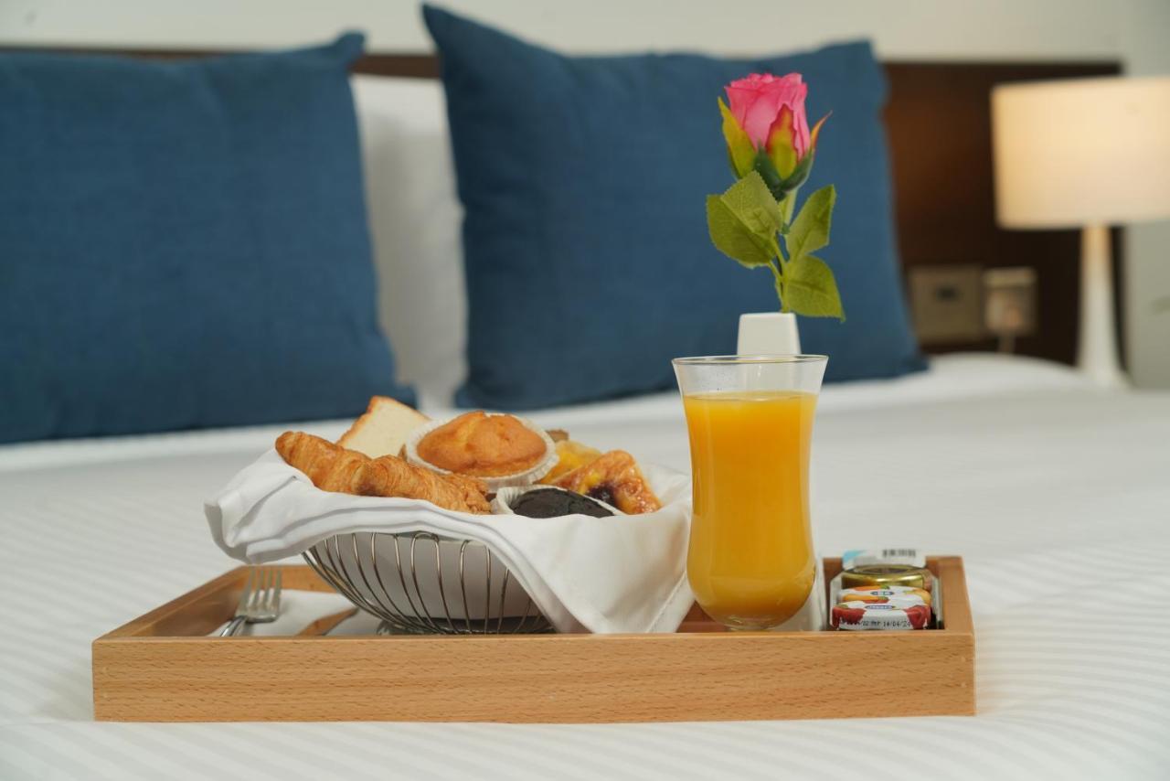 C - Hotel And Suites Doha Buitenkant foto