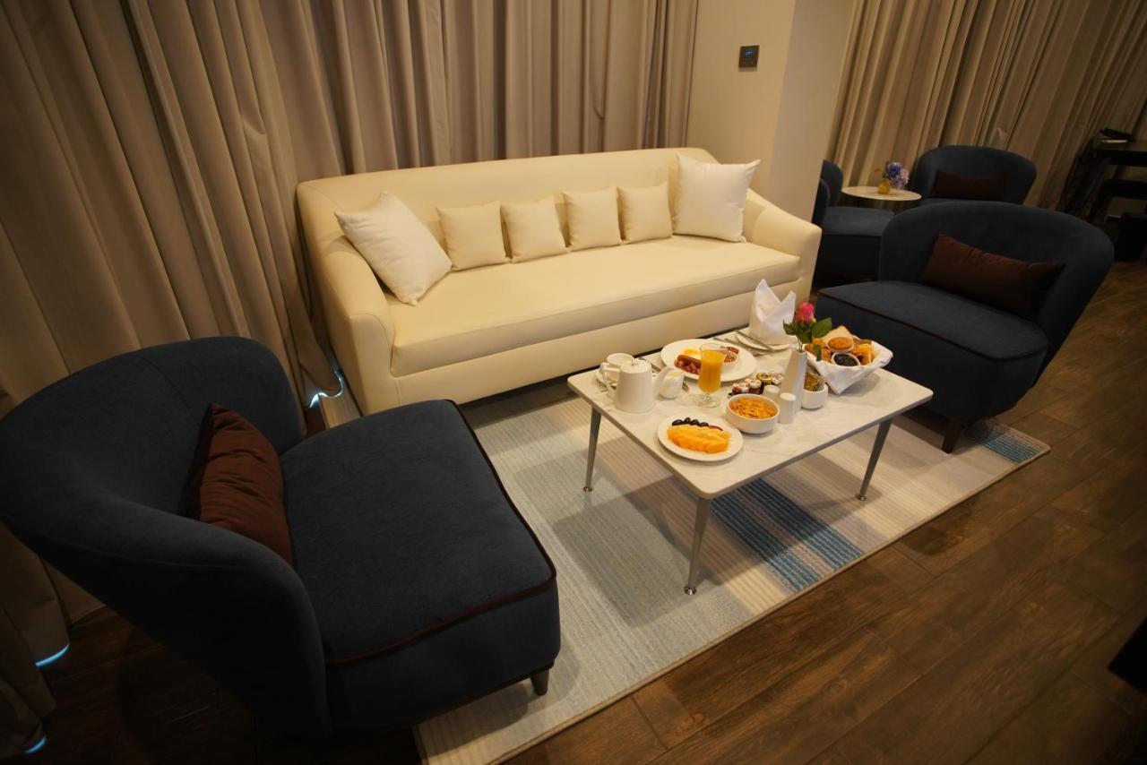 C - Hotel And Suites Doha Buitenkant foto