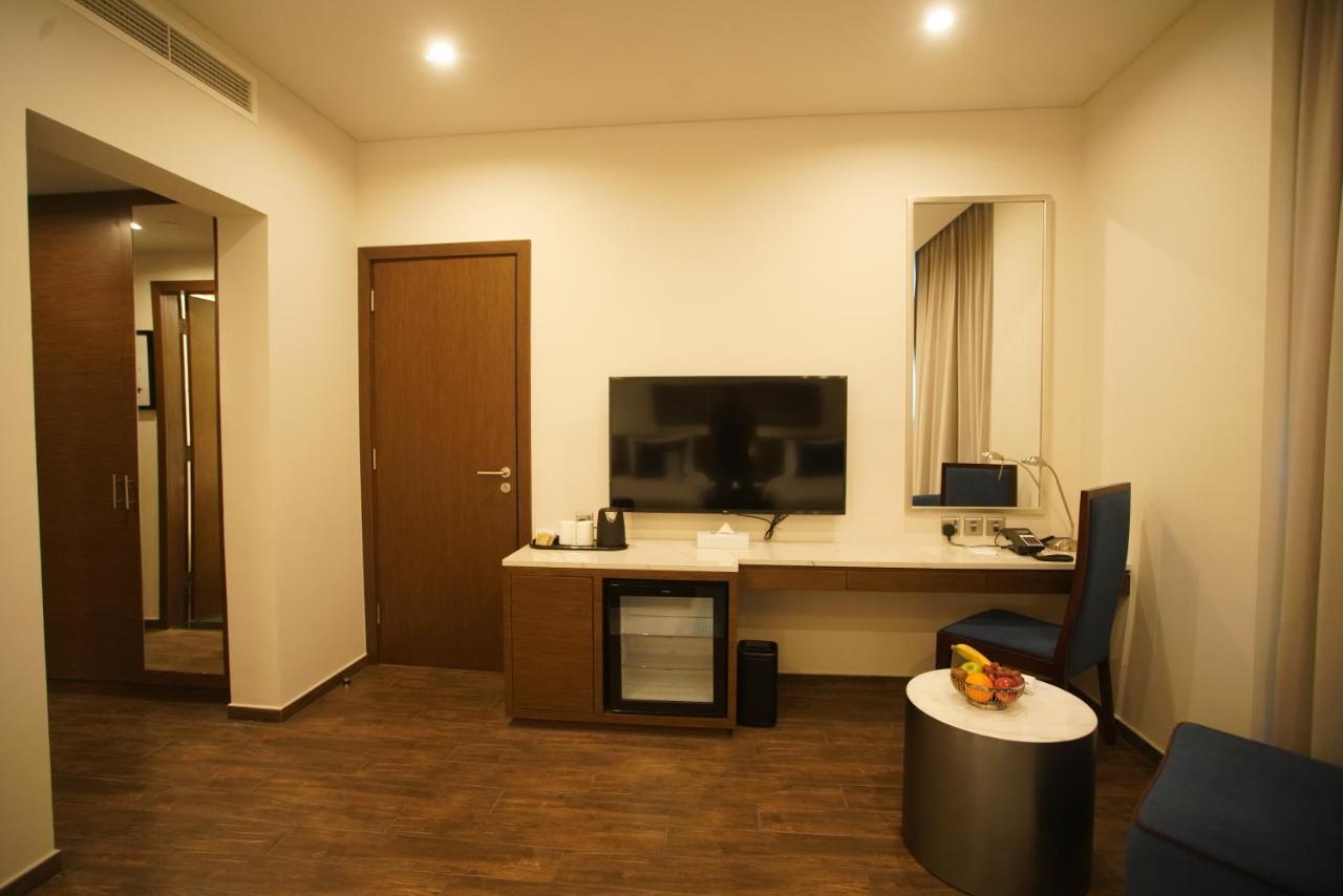 C - Hotel And Suites Doha Buitenkant foto