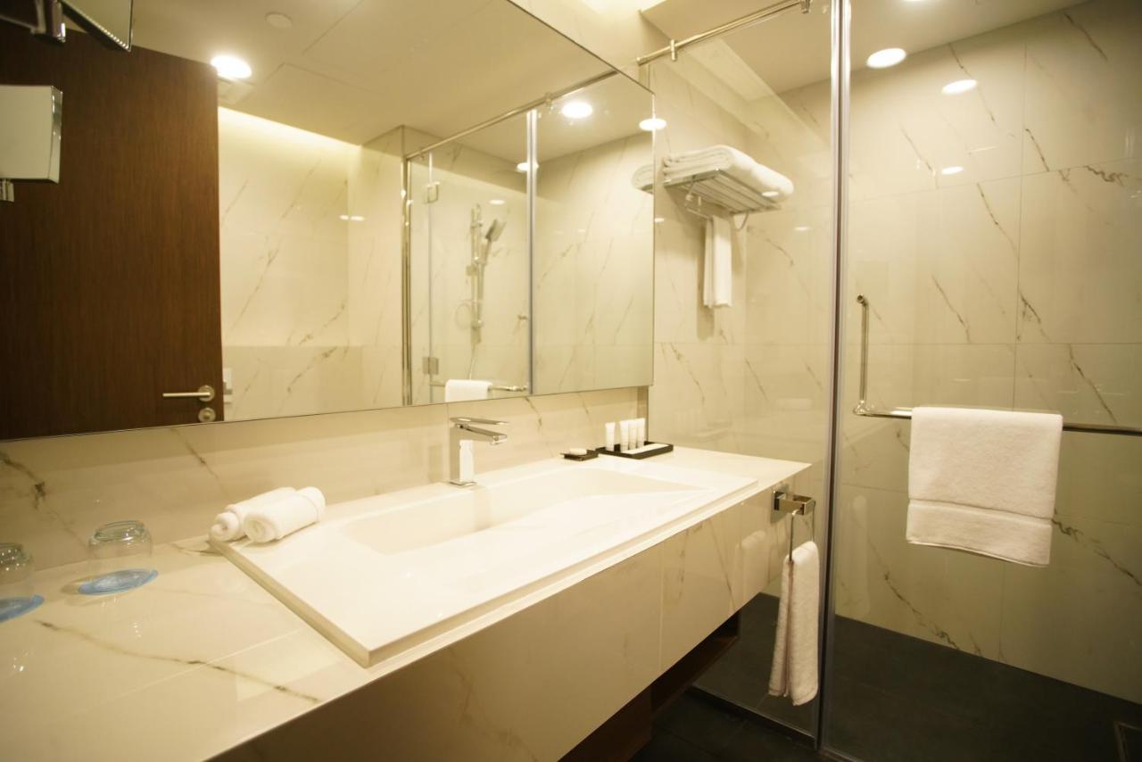 C - Hotel And Suites Doha Buitenkant foto