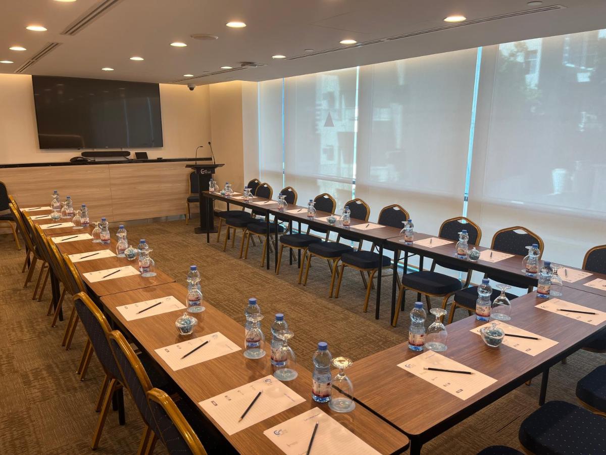 C - Hotel And Suites Doha Buitenkant foto