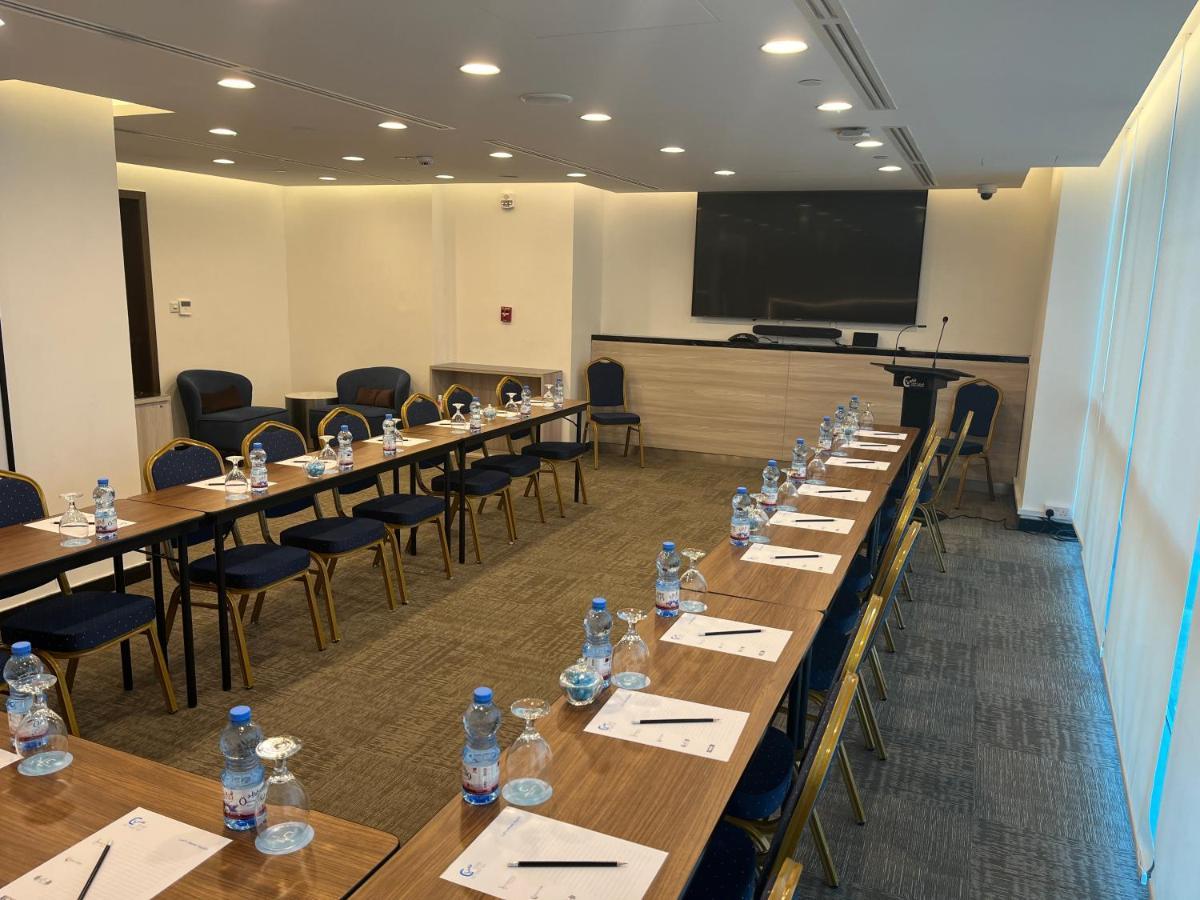 C - Hotel And Suites Doha Buitenkant foto